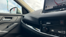 Nissan Qashqai 1.3 DiG-T MH N-Connecta 5dr Petrol Hatchback